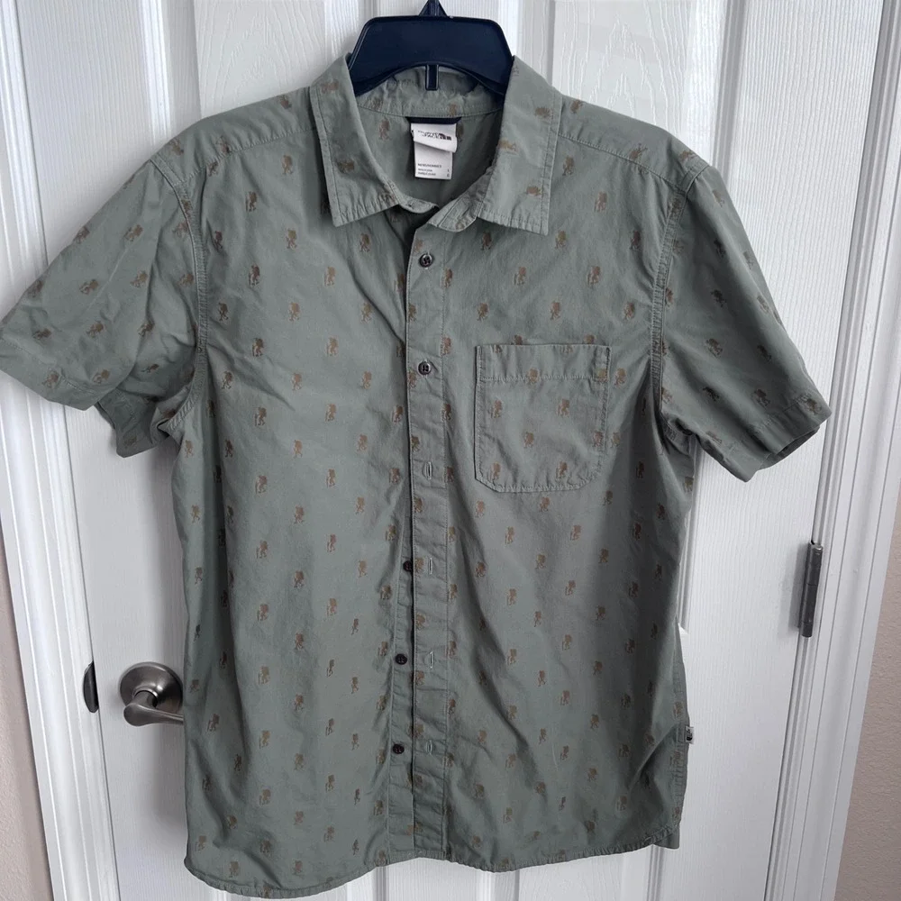 The North Face Mens Short Sleeve Button Up Shirt Green Bigfoot Print Size Large